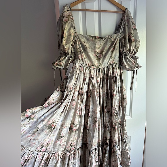 Floral, Romantic Midi Selkie Dress - Picture 6 of 9